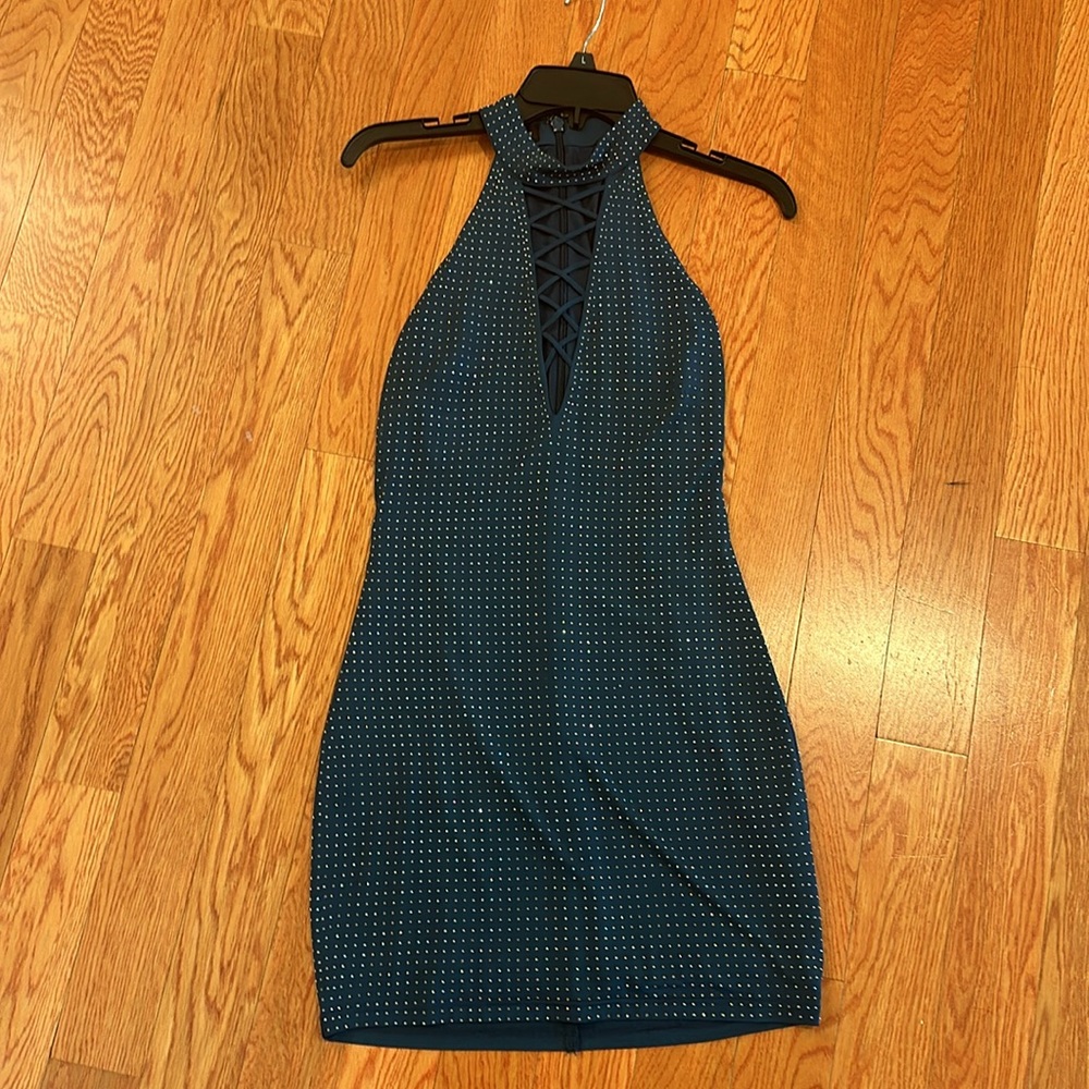 Bebe cocktail dress size XS. Teal with‎ silver beads.